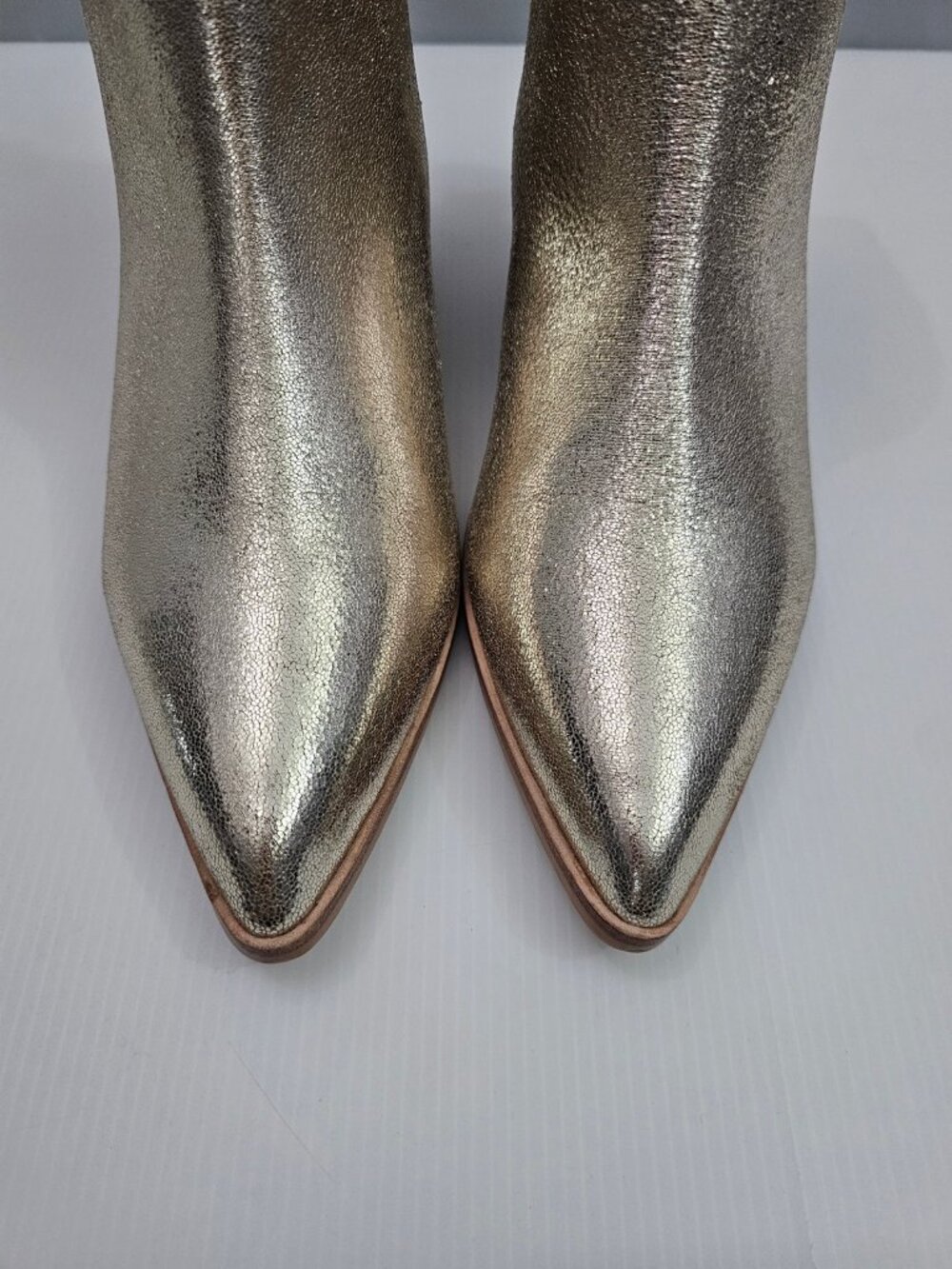 Frankie4 Nina Chelsea Ankle Boot Gold Metallic Leather Pointed Toe Womens 8 NEW - Picture 5 of 15